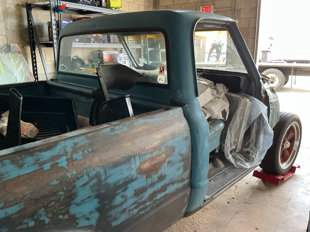 Chevy-c10-truck-1972-Blue