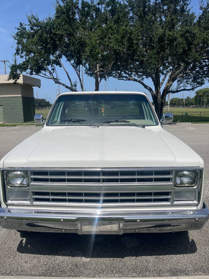 Chevy-c10-truck-1985-white