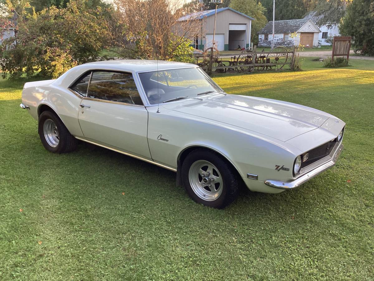 Chevy-camaro-1968-white