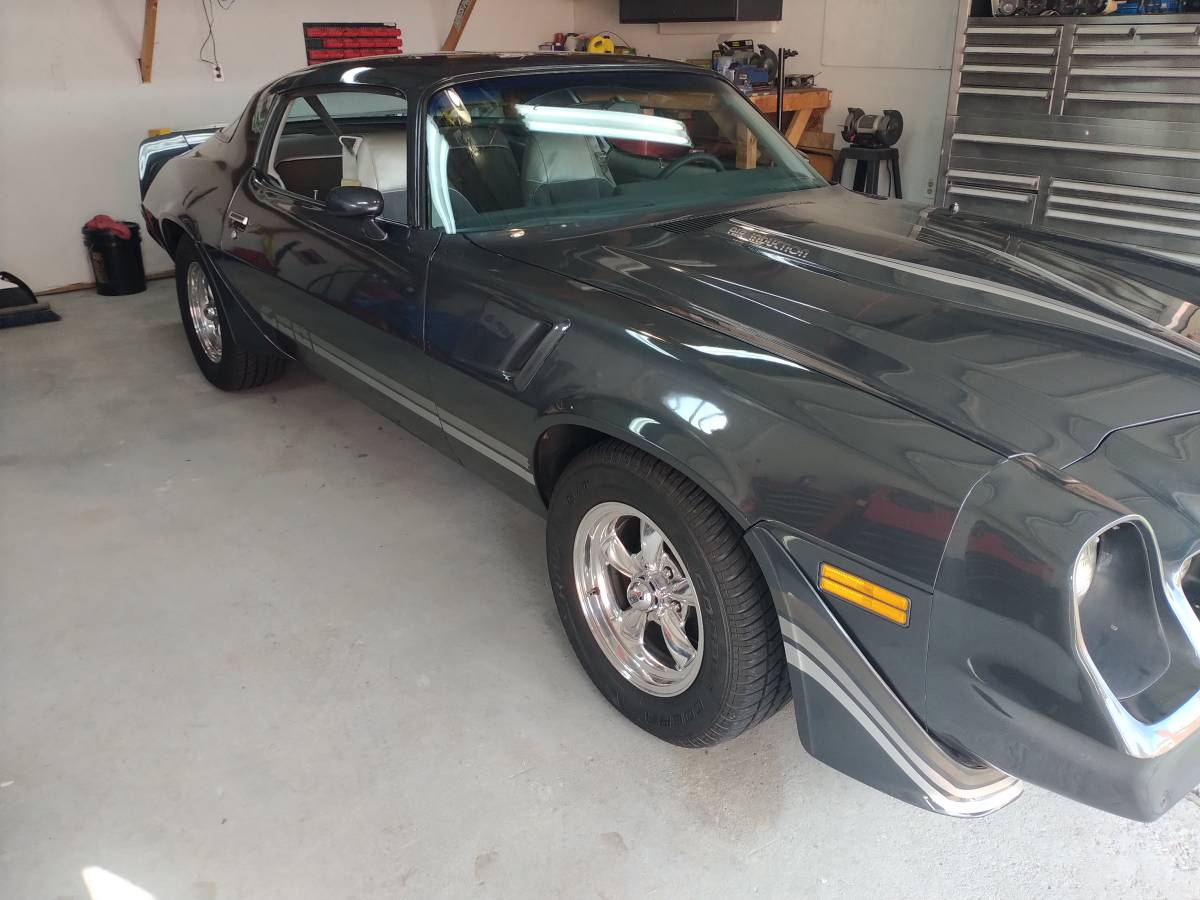 Chevy-camaro-z28-1981-grey