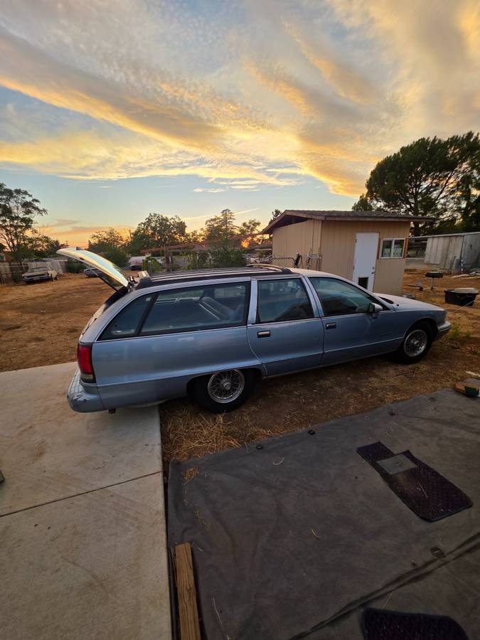 Chevy-caprice-wagon-1992-blue