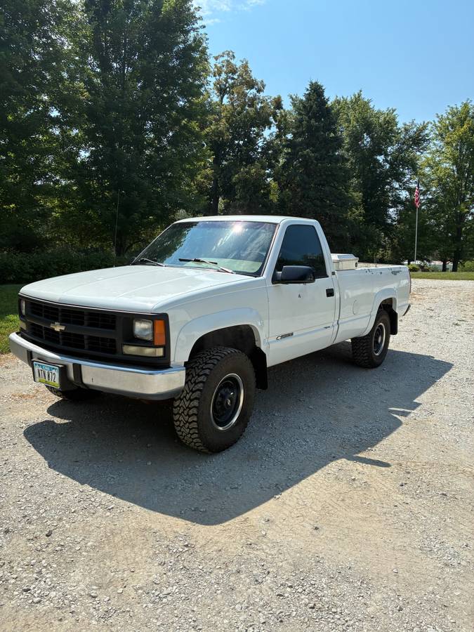 Chevy-cheyenne-2500-1995-white