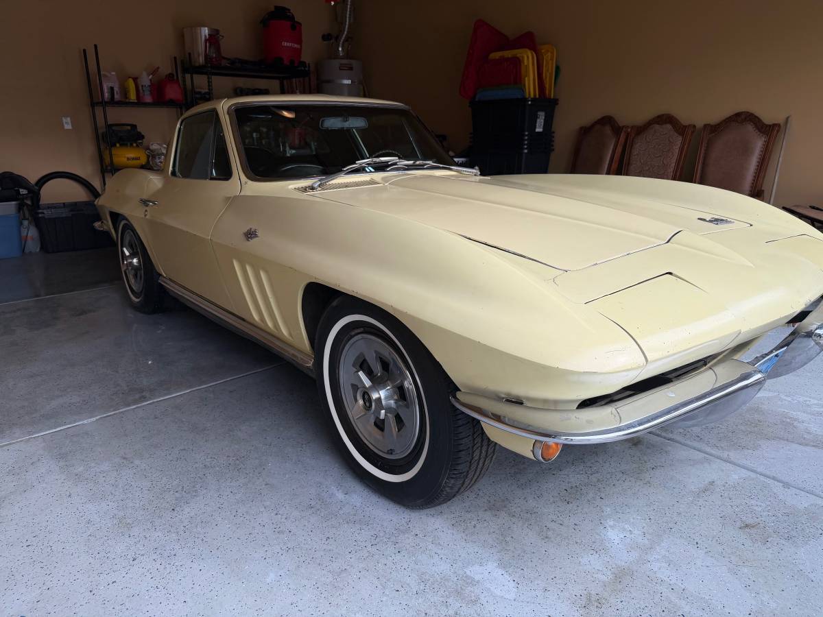 Chevy-corvette-1966-Yellow
