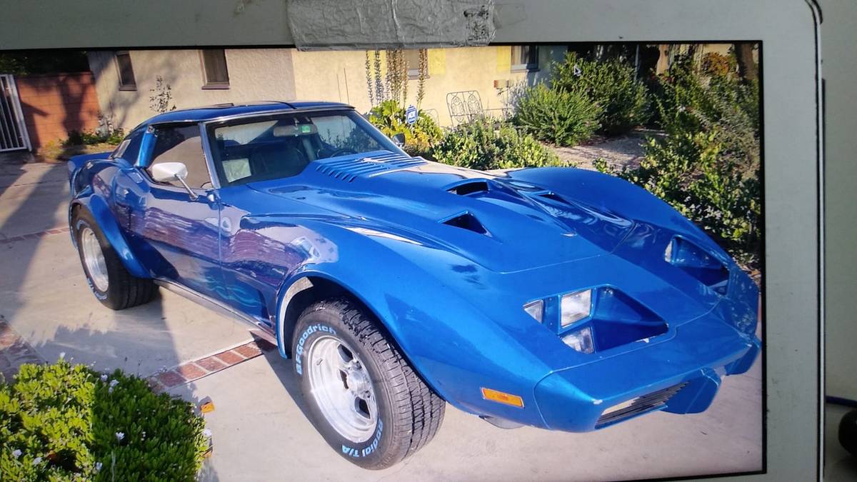 Chevy-corvette-1976-blue