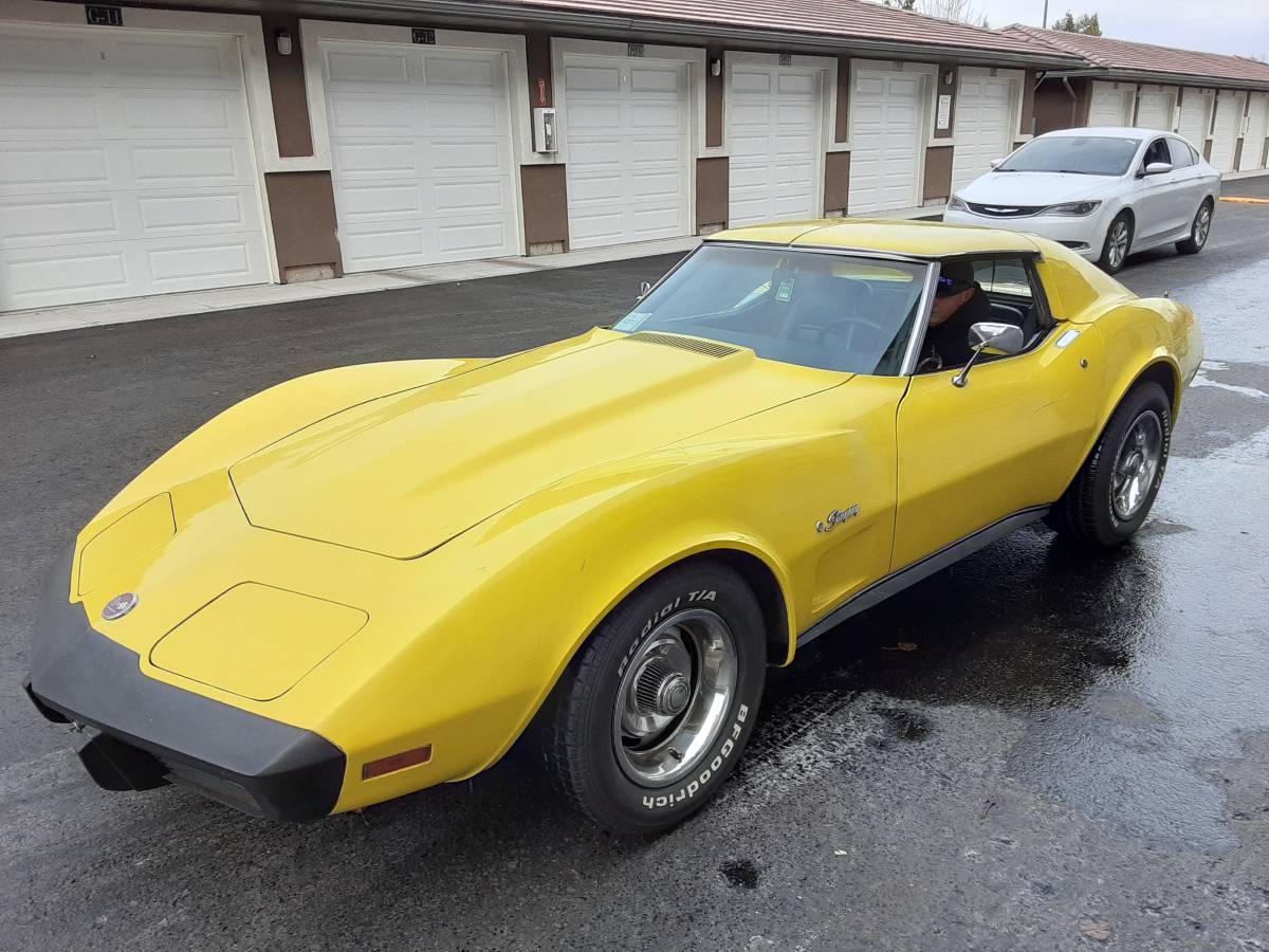 Chevy-corvette-1976-yellow