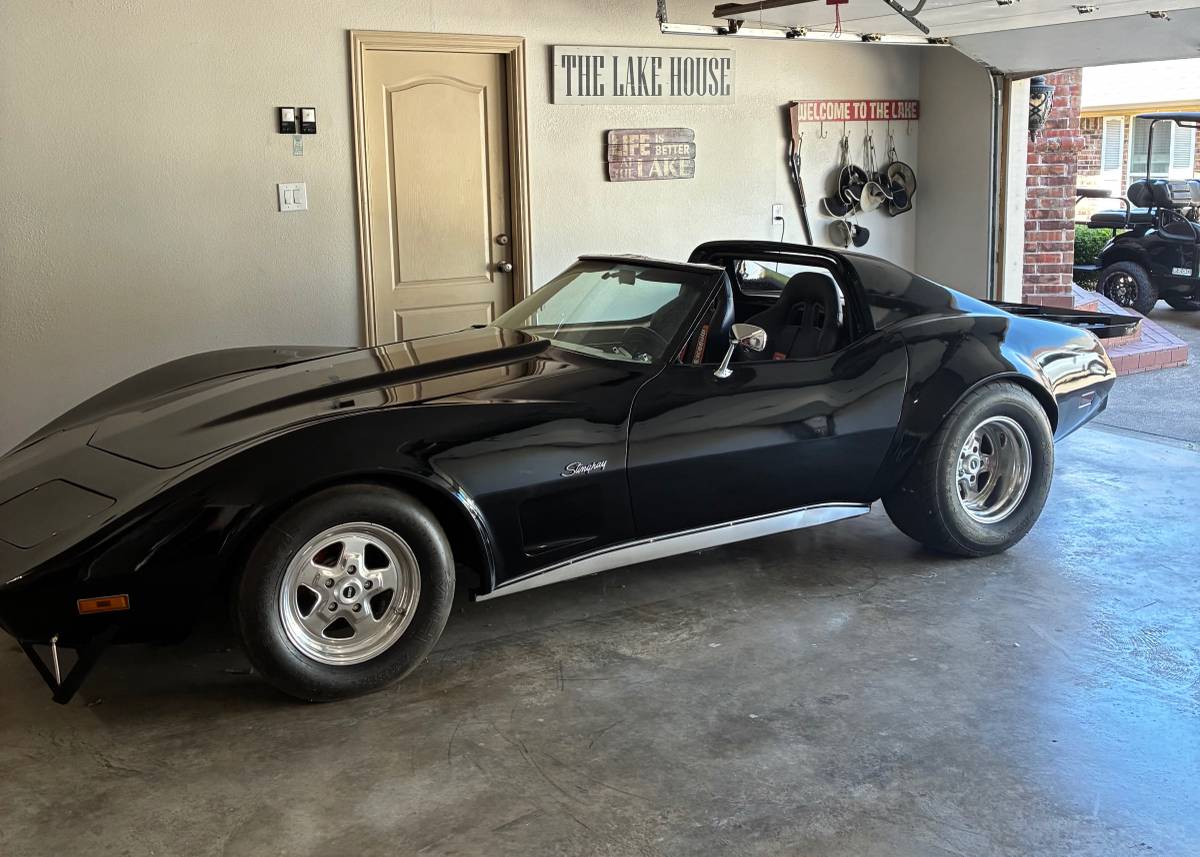 Chevy-corvette-1977-black