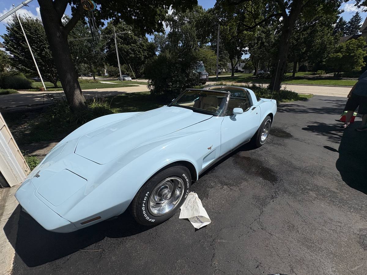 Chevy-corvette-1979-blue