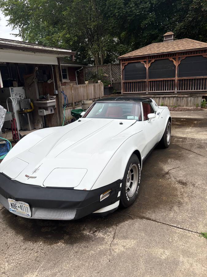 Chevy-corvette-1980-white