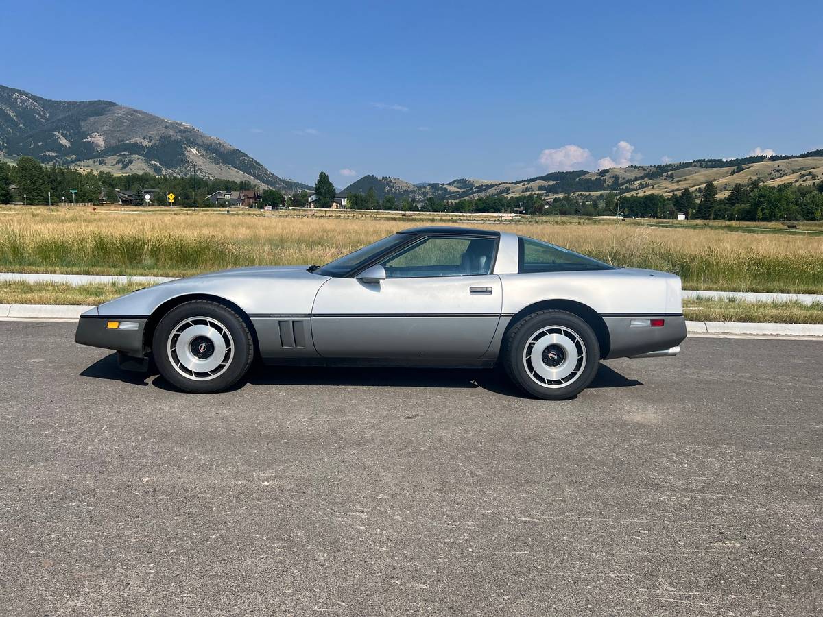 Chevy-corvette-1985-silver
