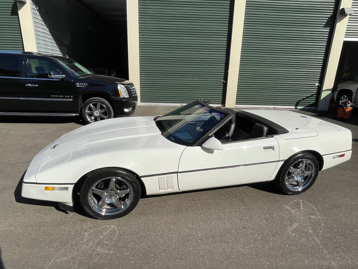 Chevy-corvette-1987-white