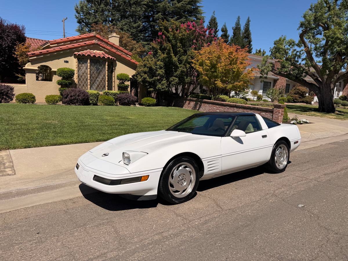 Chevy-corvette-1994-white