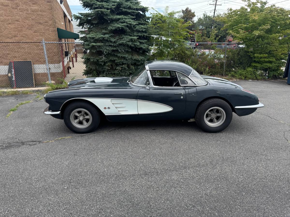 Chevy-corvette-convertible-1958-grey