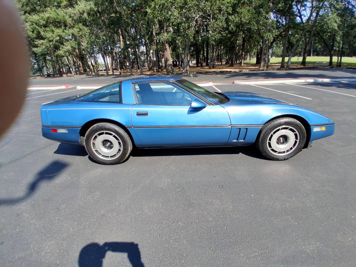 Chevy-corvette-convertible-1984-blue