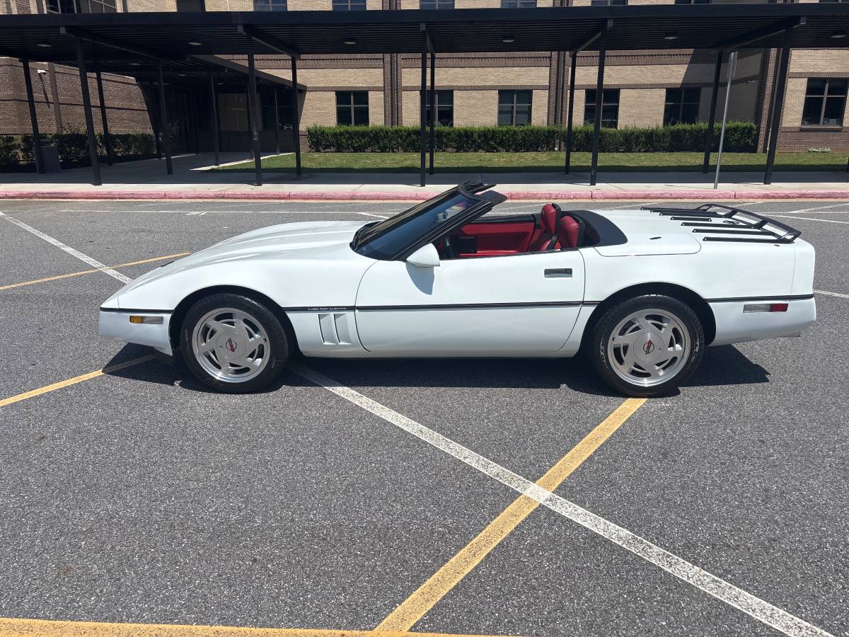 Chevy-corvette-convertible-1989-white