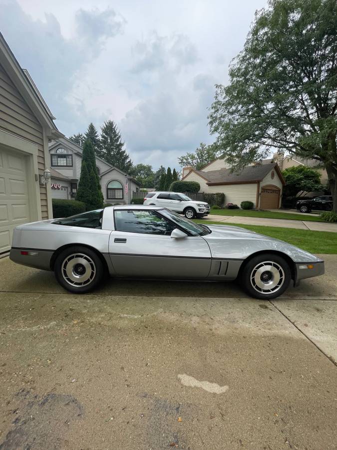 Chevy-corvette-coupe-1984