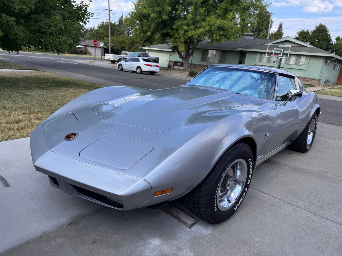 Chevy-corvette-stingray-1973-silver