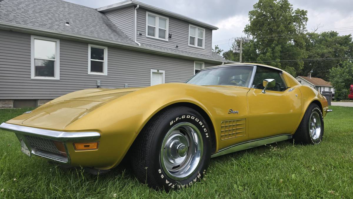 Chevy-corvette-stingray-coupe-1972-yellow