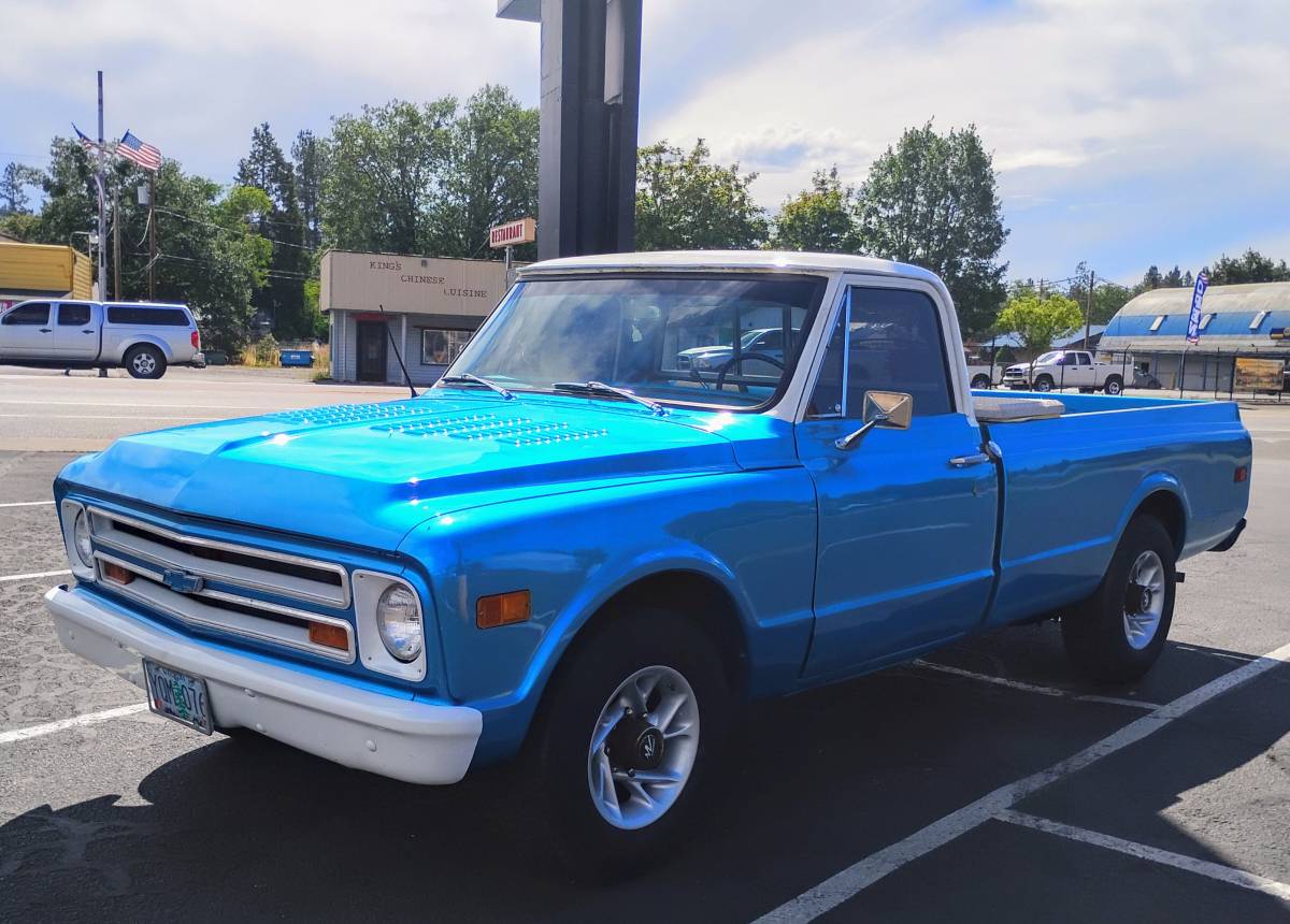 Chevy-custom-camper-1968-blue