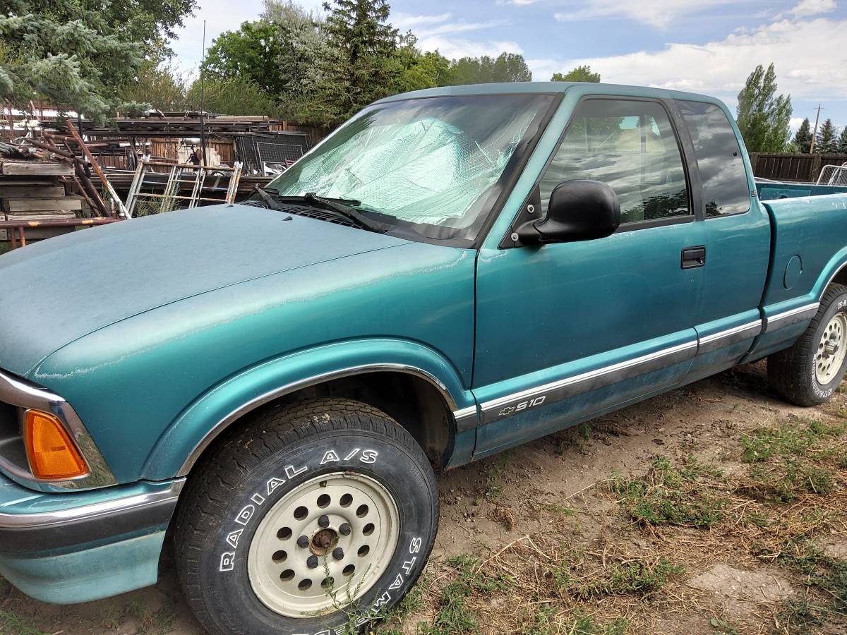 Chevy-extended-cab-4-wheel-dr.-1994