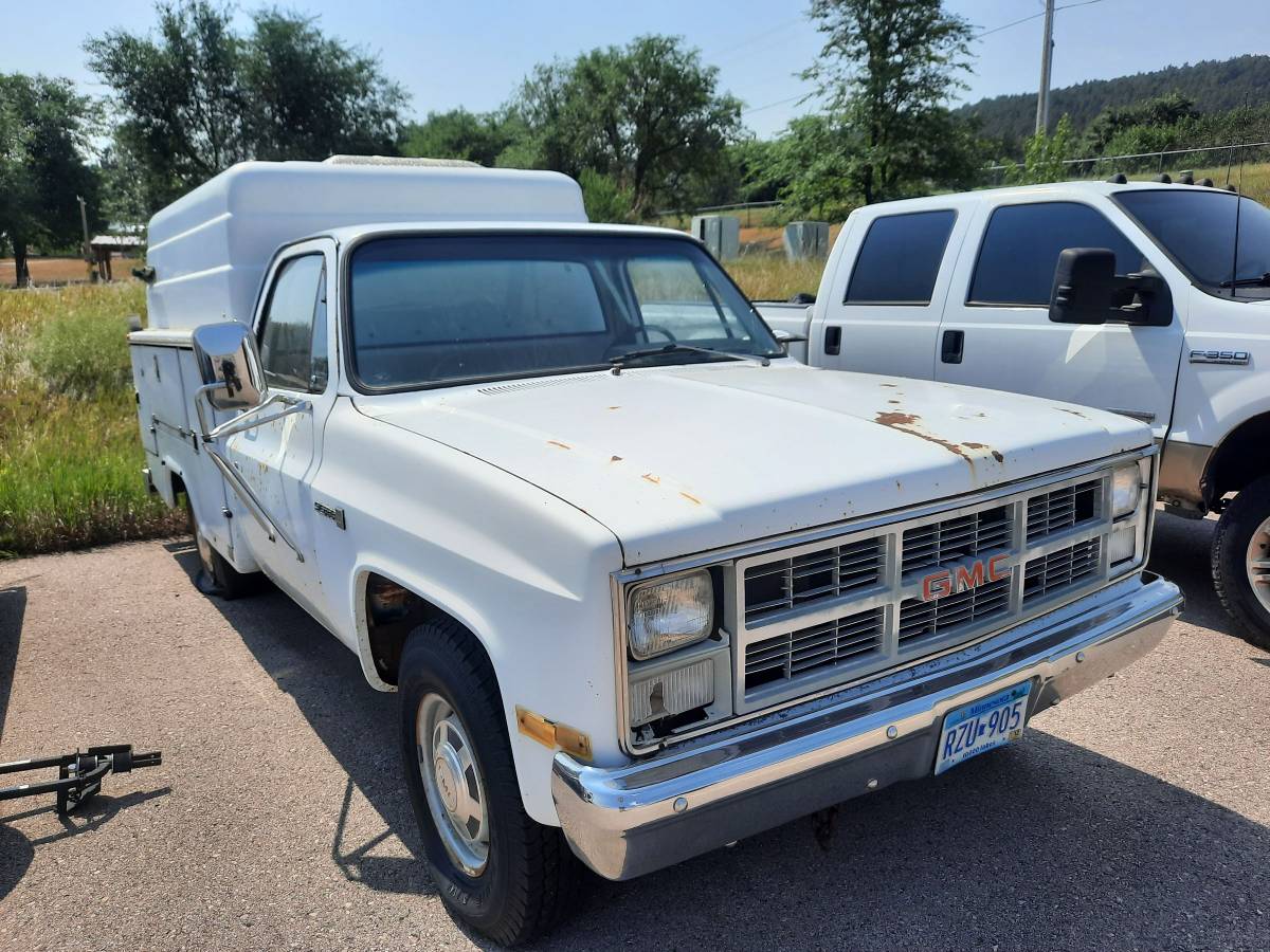 Chevy-gmc-k2500-1982-white