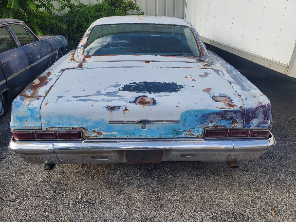 Chevy-impala-1966-blue