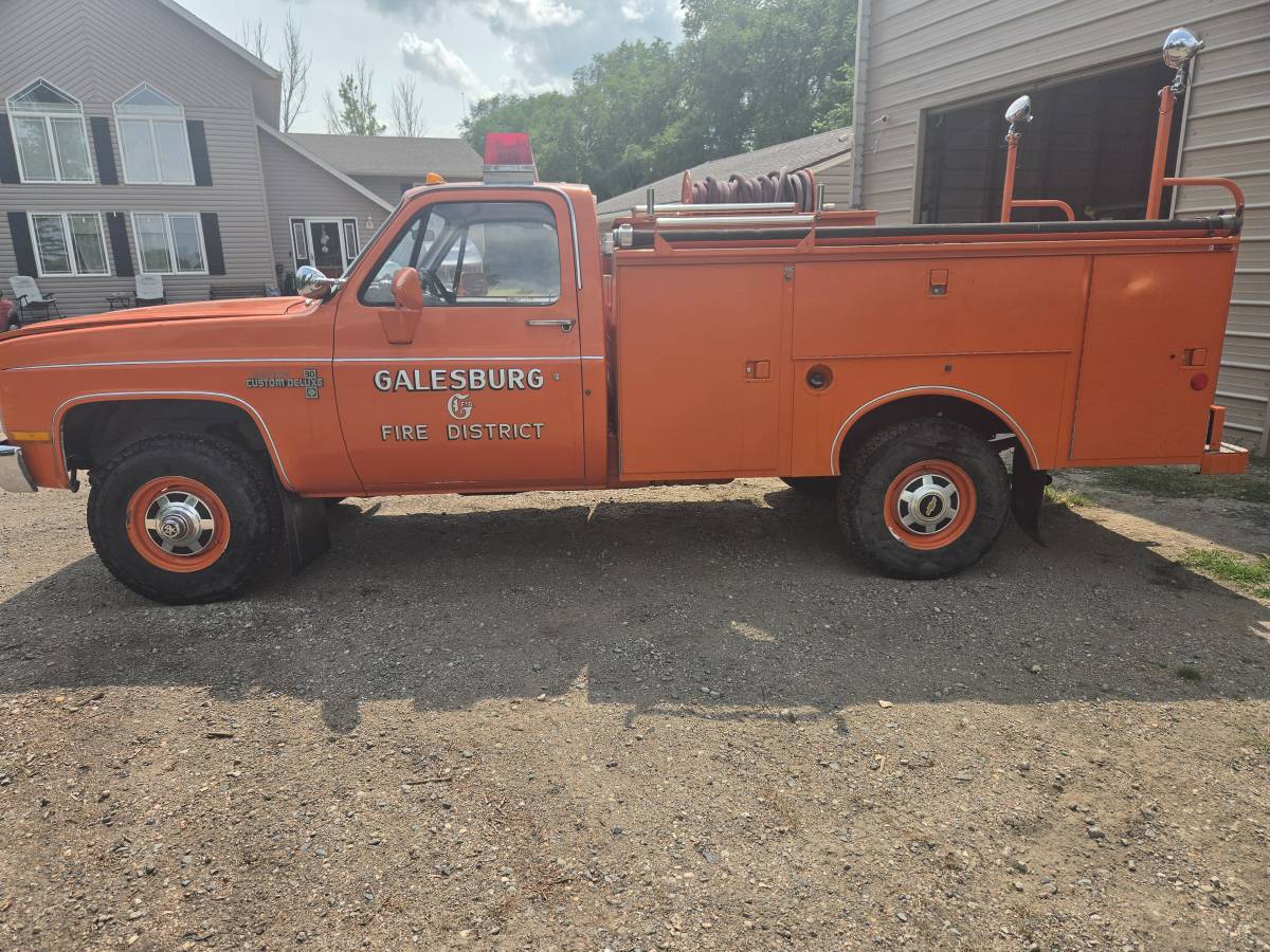 Chevy-k30-4x4-1983-orange