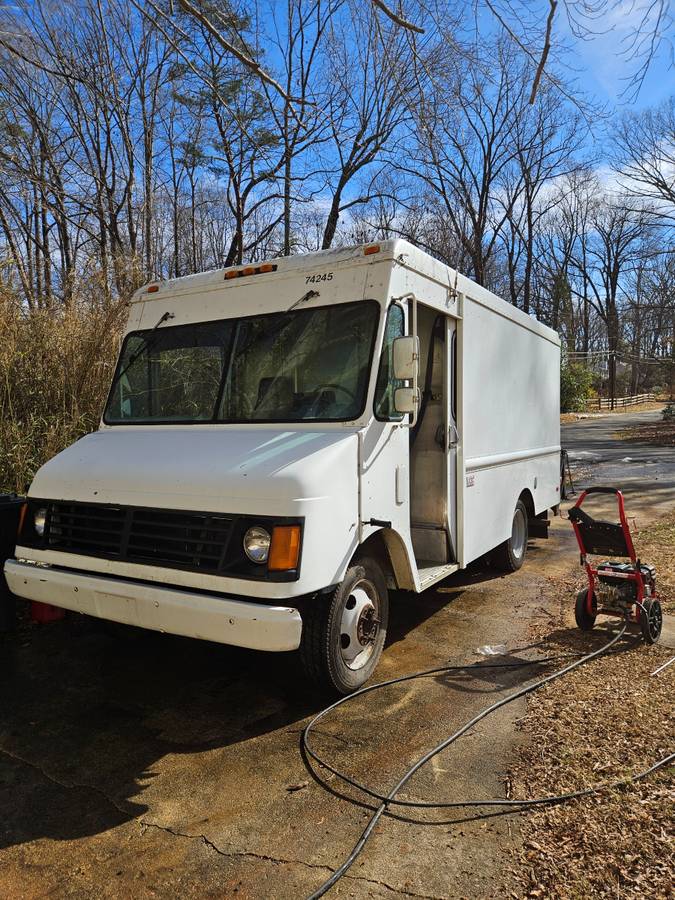 Chevy-p30-step-van-1995-white
