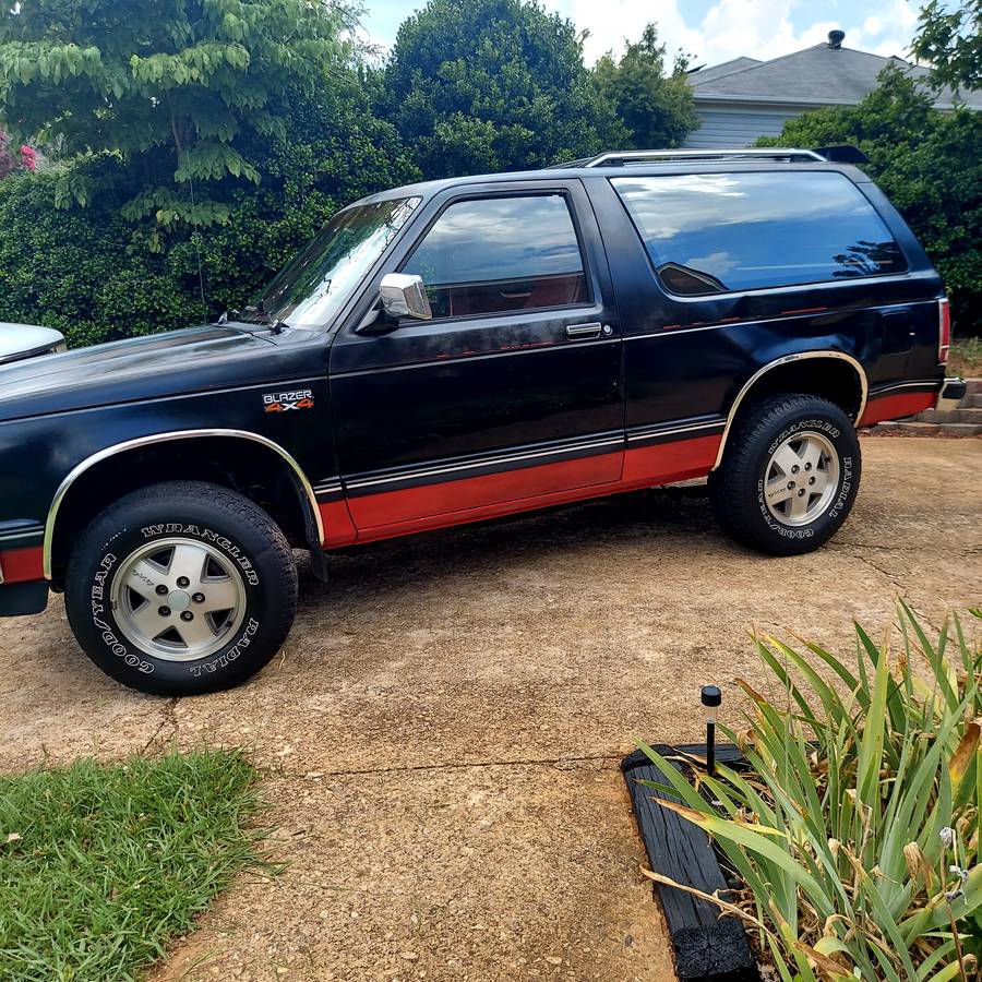 Chevy-s10-blazer-1985-black