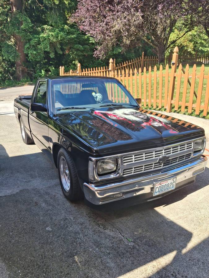 Chevy-s10-pickup-1983-Black