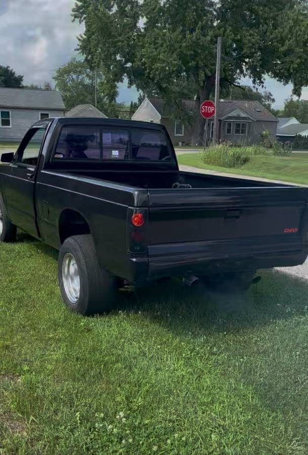 Chevy-s10-pickup-1985-black