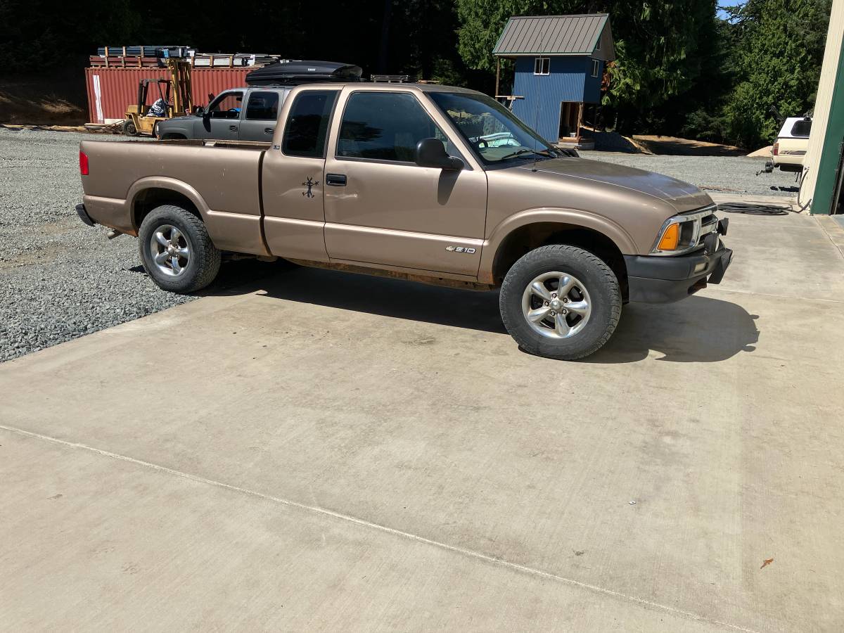 Chevy-s10-pickup-1995-brown