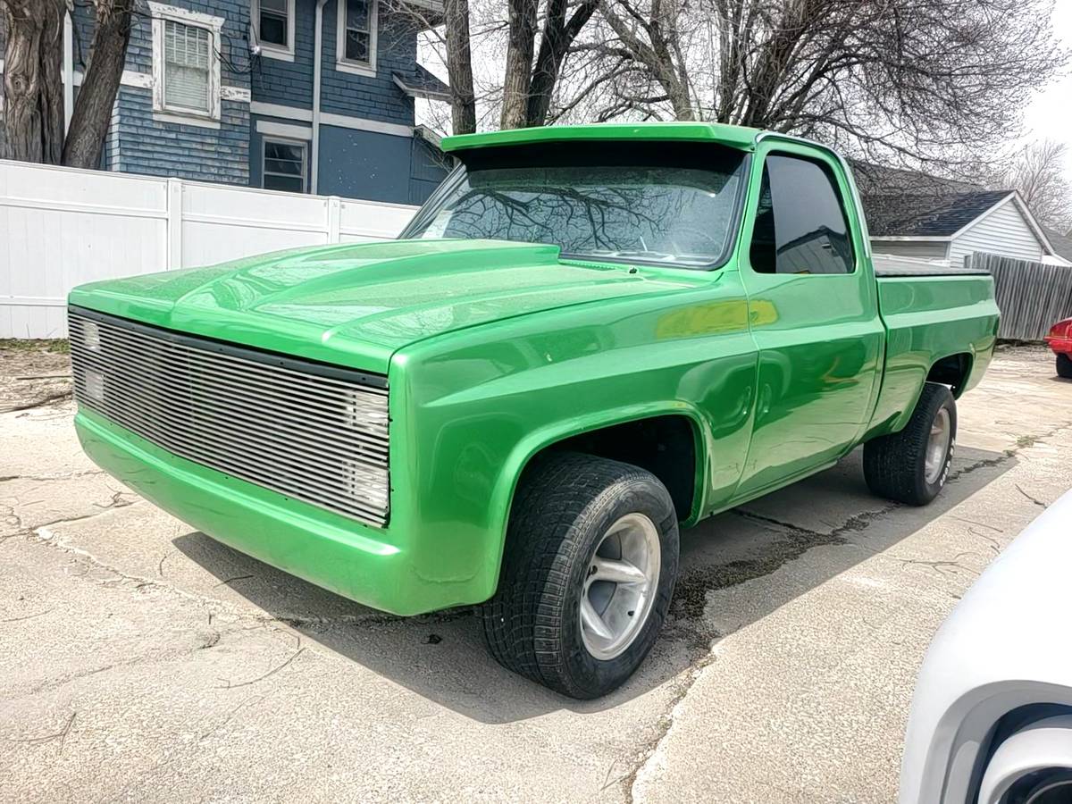 Chevy-short-bed-1983-green