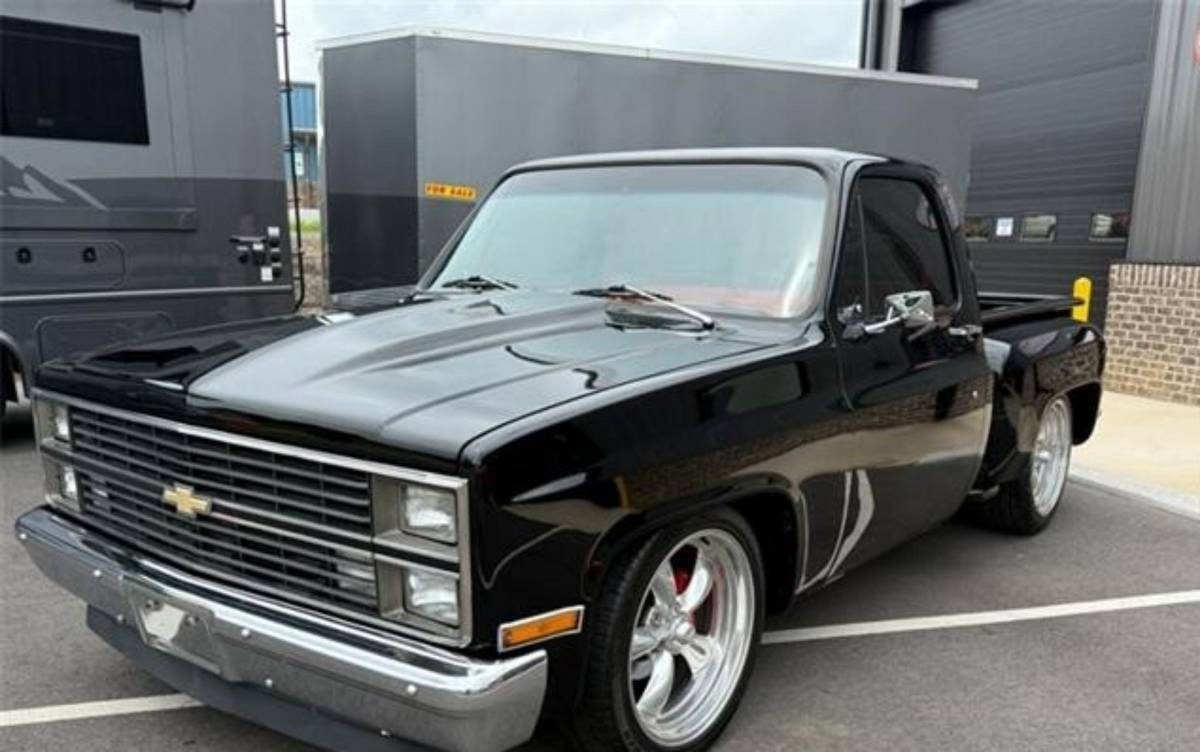 Chevy-silverado-1500-1983-black