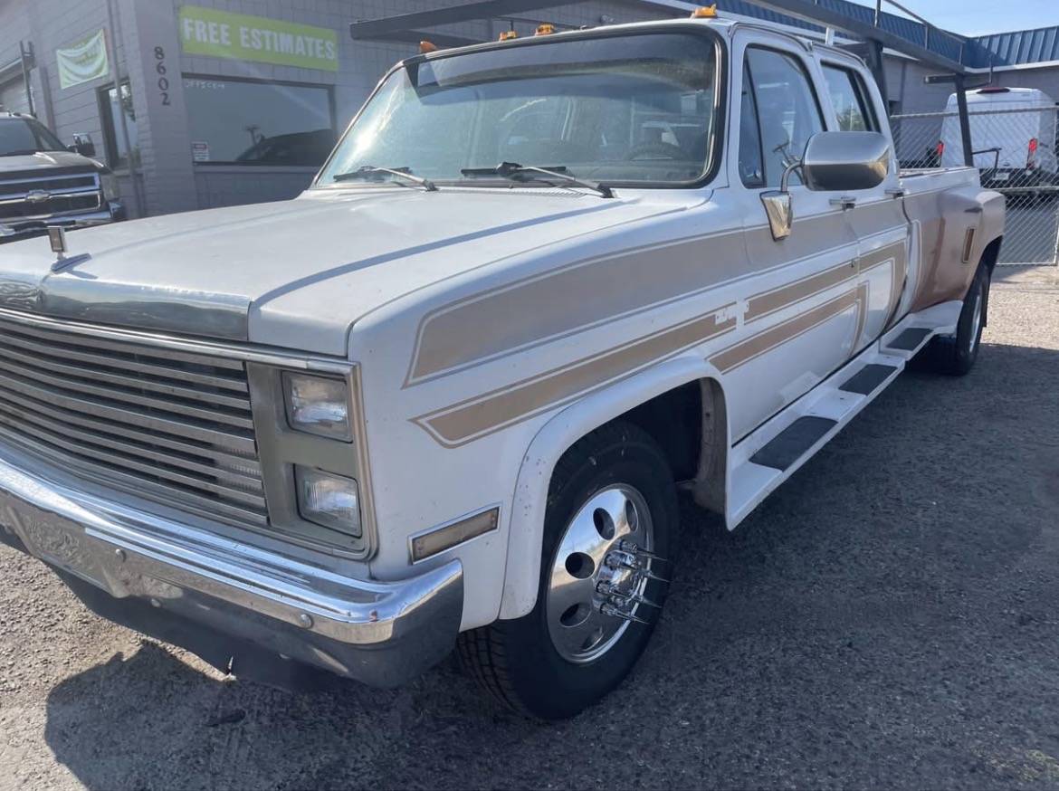 Chevy-silverado-3500-crew-cab-1987-white