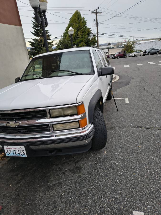 Chevy-suburban-1500-1996-white
