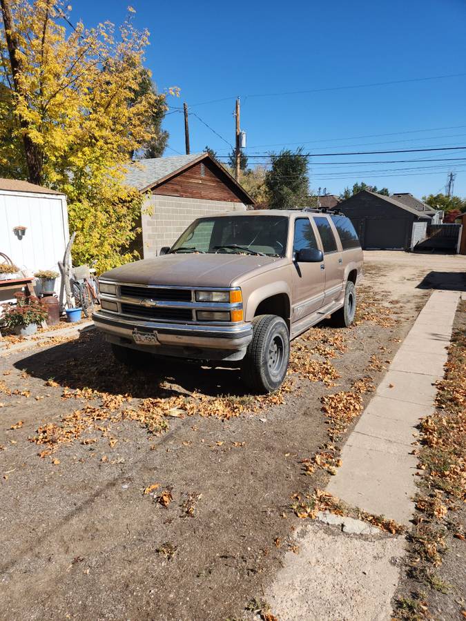 Chevy-suburban-1500-4x4-1995-brown