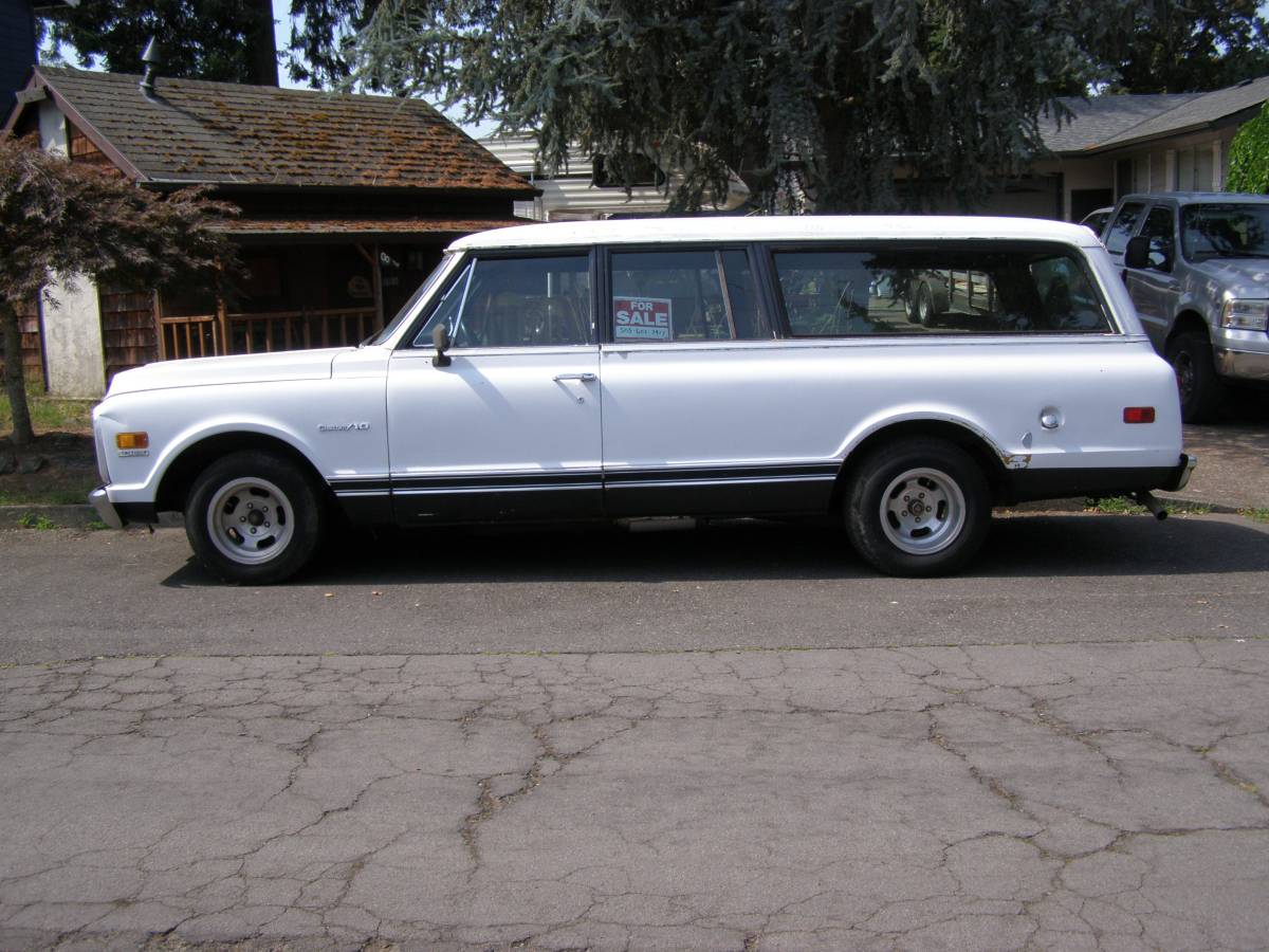 Chevy-suburban-1971-white