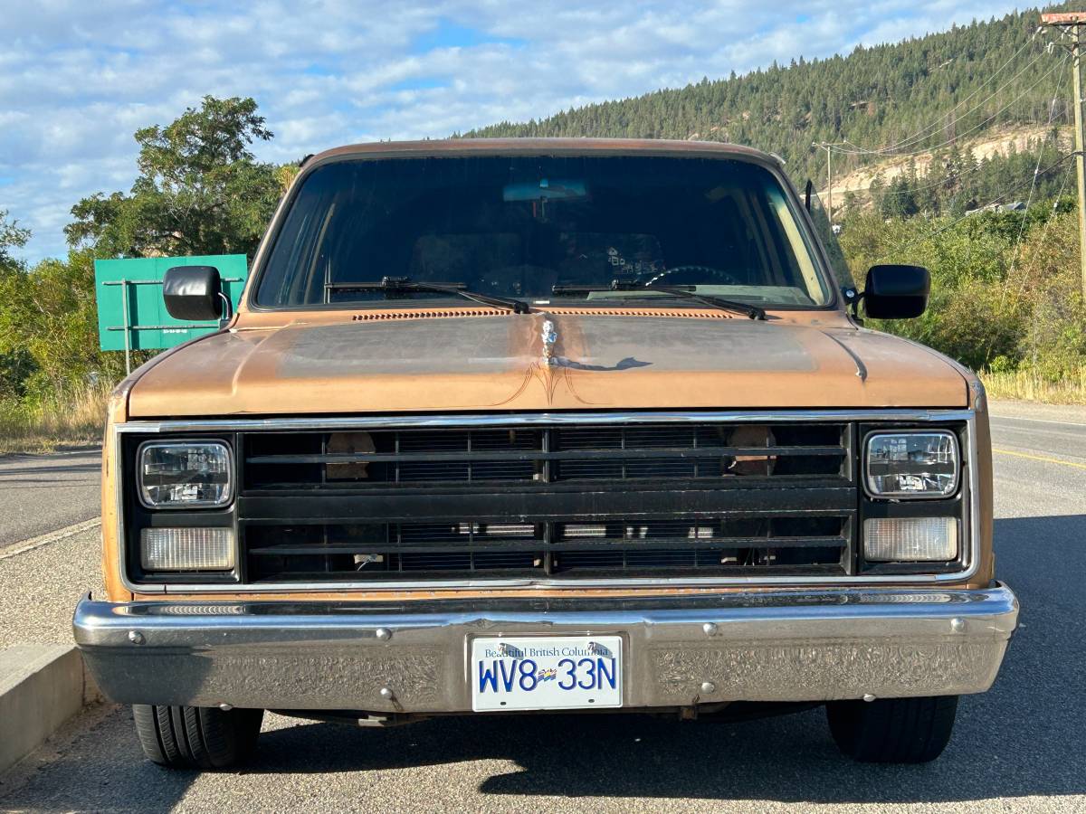 Chevy-suburban-1986