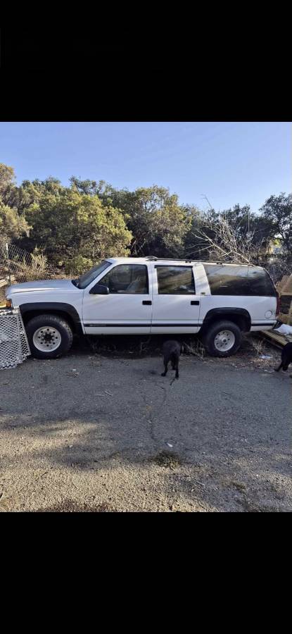 Chevy-suburban-2500-4x4-1993-white
