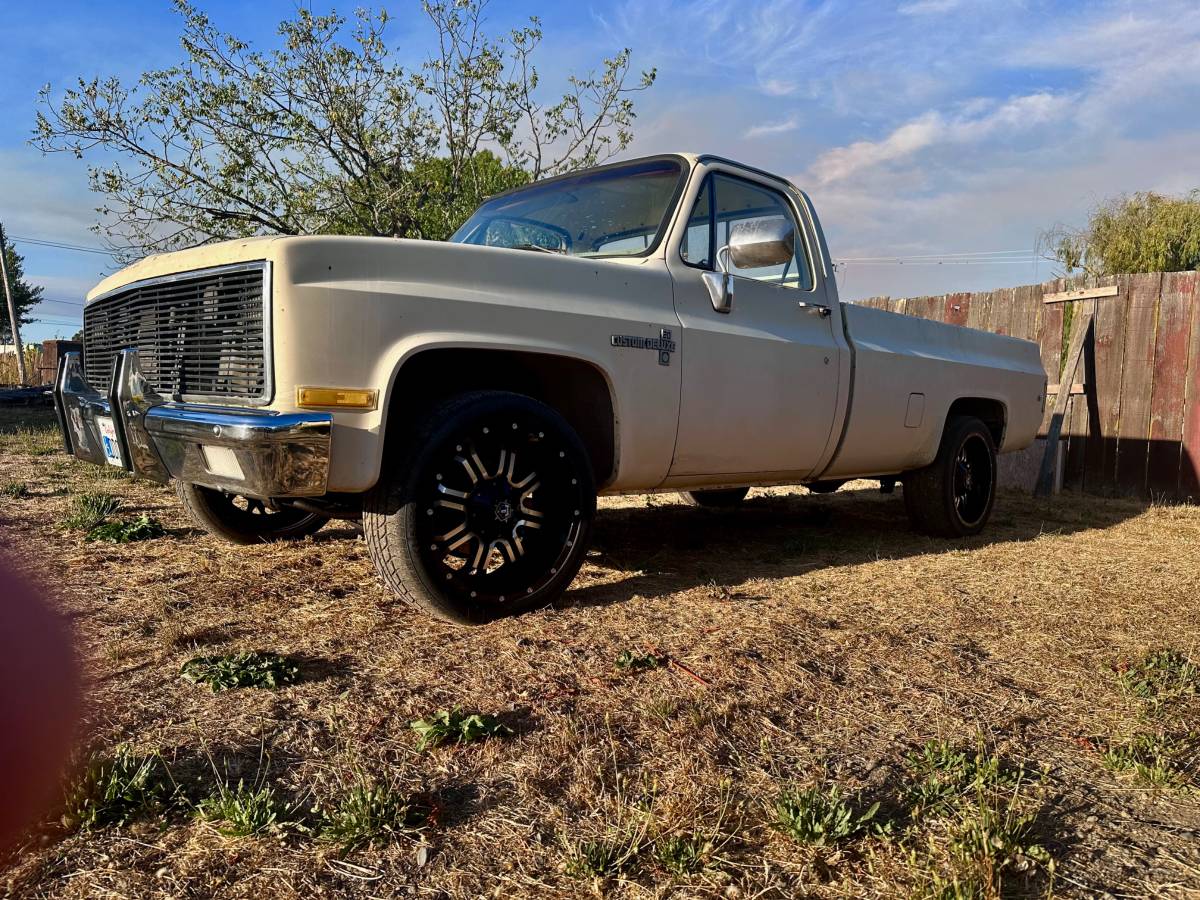 Chevy-truck-1981-yellow