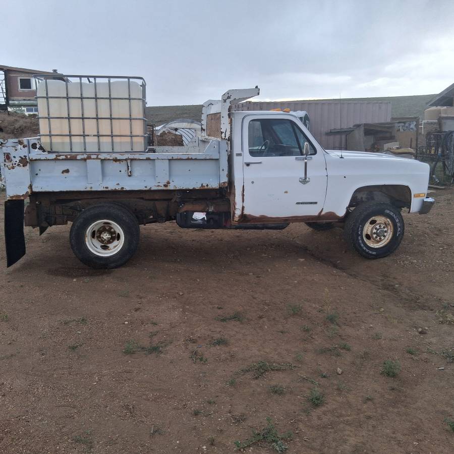 Cheyenne-1-ton-4x4-1985-white