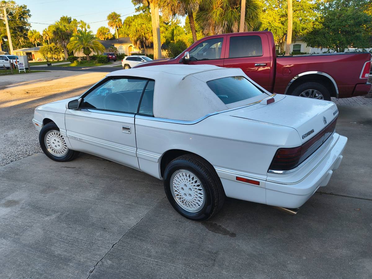 Chry-gt-1989-white