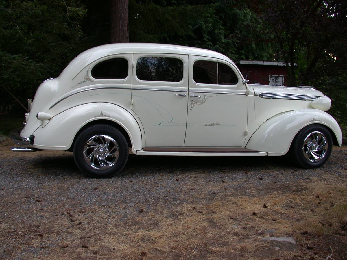 Chrysler-1937-white