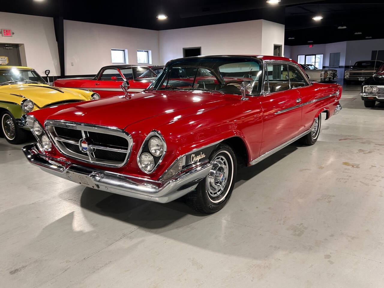 Chrysler-300h-1962-Red-Tan