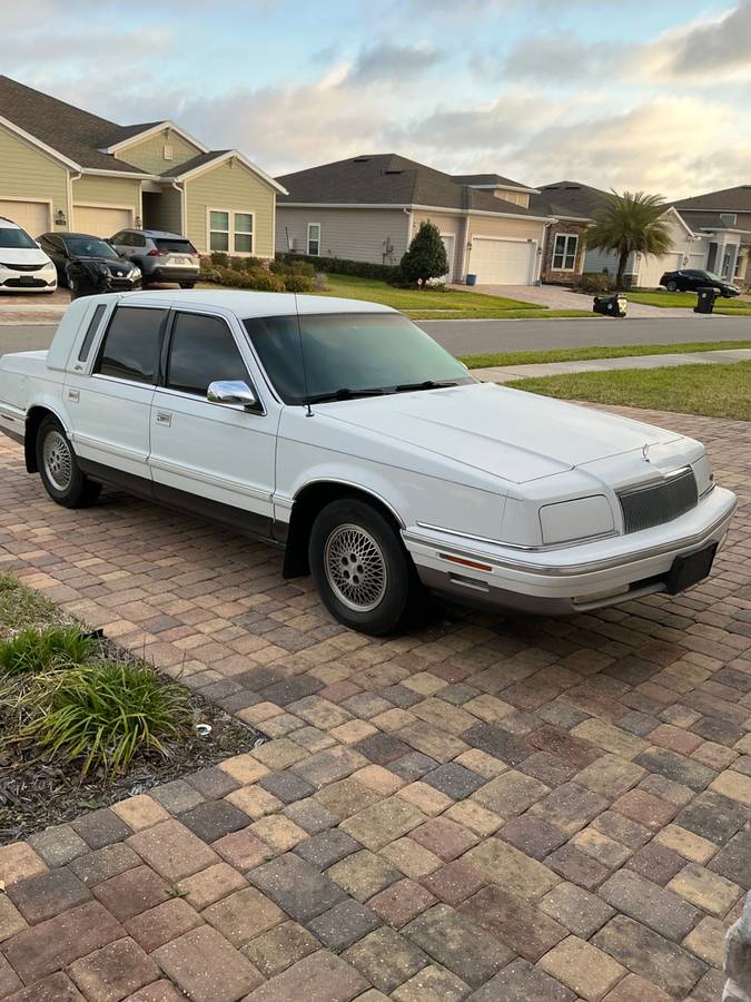 Chrysler-Fifth-ave-1993-white