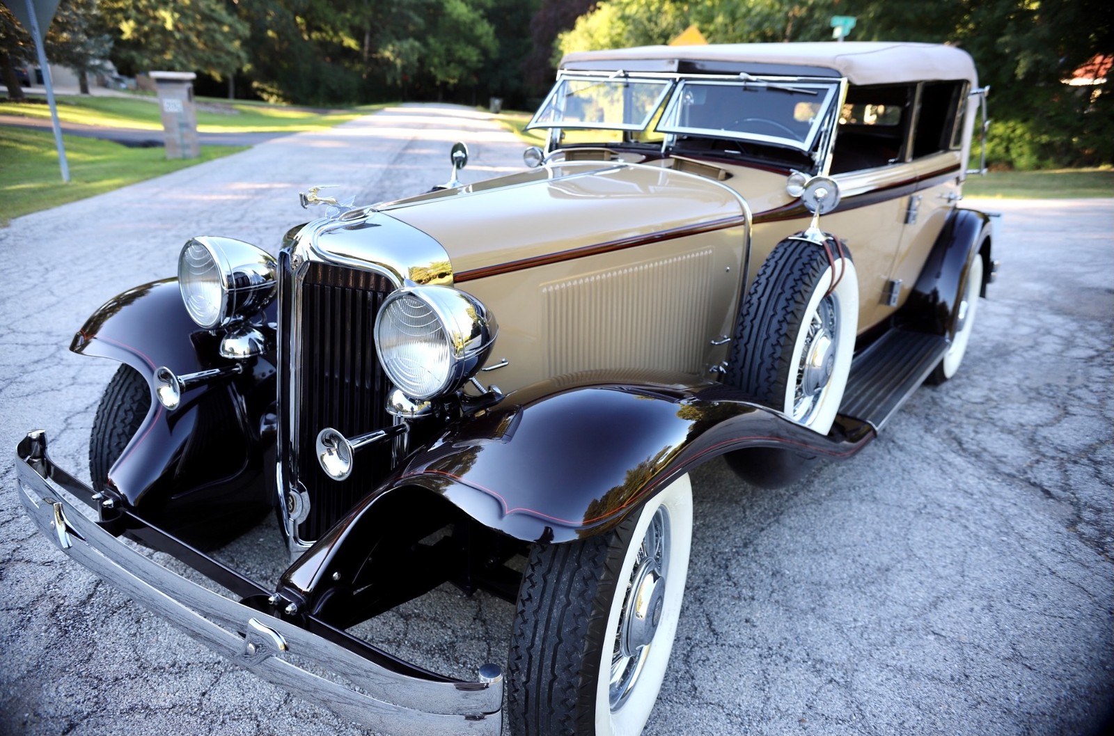 Chrysler-Imperial-1932-Convertible-Brown