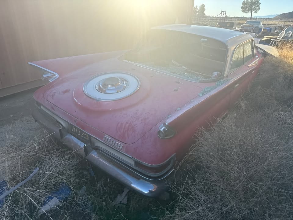 Chrysler-New-Yorker-1961-Sedan