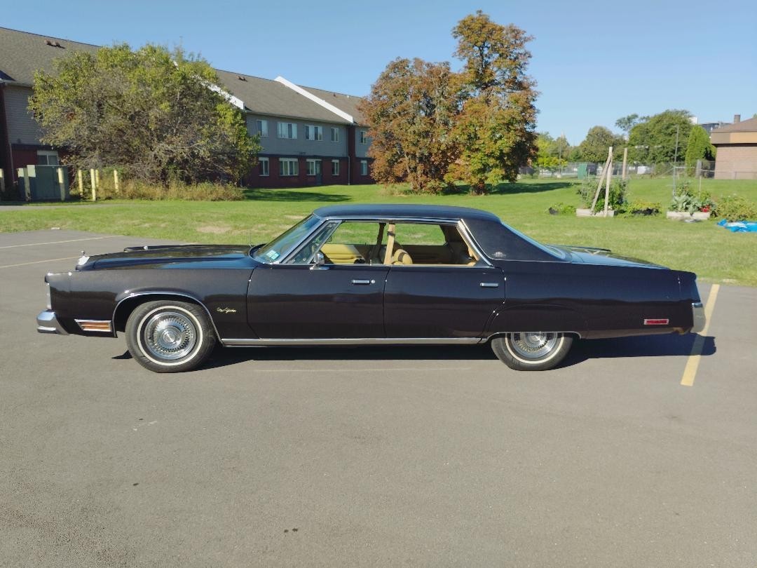 Chrysler New Yorker 1977