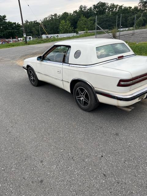 Chrysler-Tc-1990-white