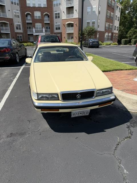 Chrysler-Tc-by-maserati-1989-yellow
